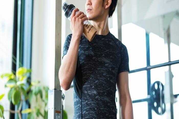 (1)メイン写真が1番大事!笑顔+清潔感を意識しよう